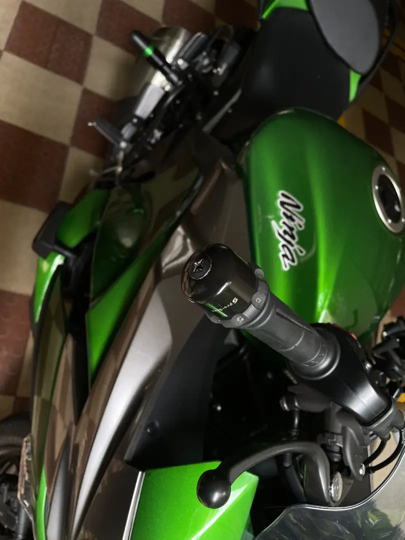 Kawasaki Ninja 1000 fitted with Pro-Spec ECZ 018 throttle lock