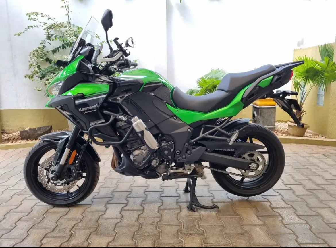 Pro-Spec ET 470 BM bottle holder on Kawasaki Versys 1000