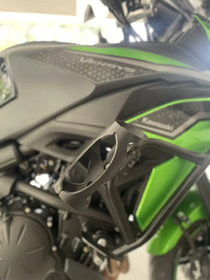 Easy Tag ET 470 BM bottle holder fitted on Kawasaki Versys 650