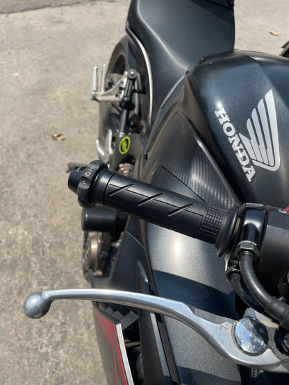 ECZ 027- Easy Cruz Plug Type
