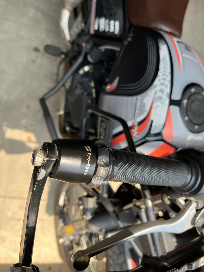 Royal Enfield Himalayan 411 fitted with Pro-Spec ECZ 011 throttle lock