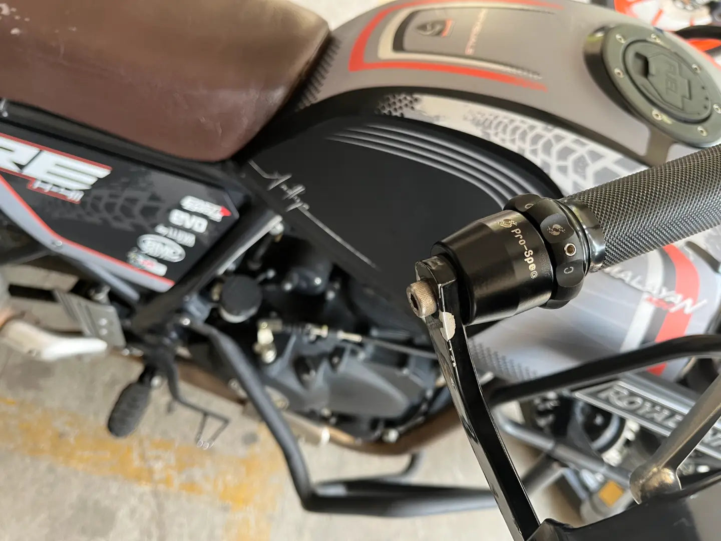 Pro-Spec ECZ 011 throttle lock fitted on Royal Enfield Himalayan 411