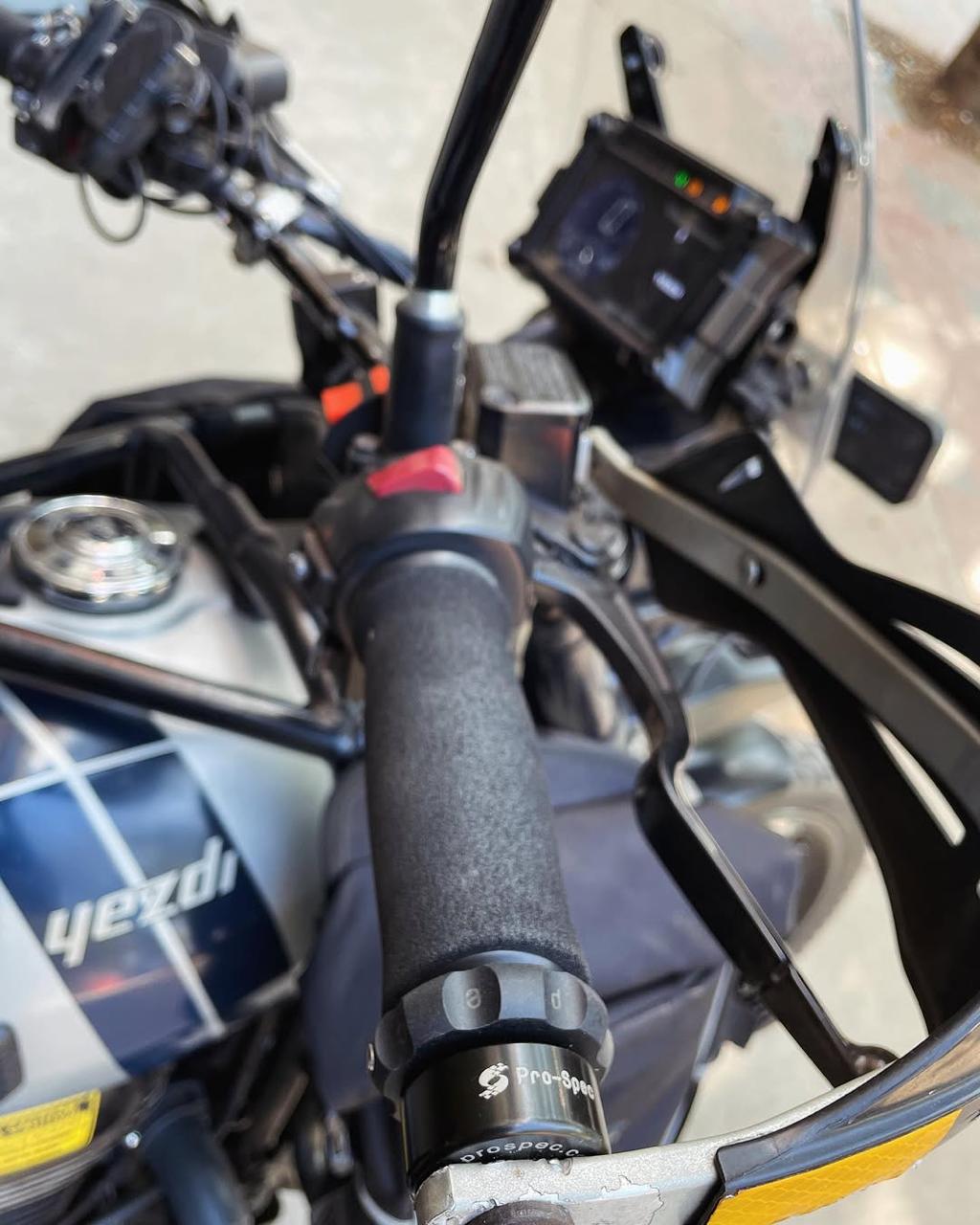 ECZ 024- Easy Cruz Yezdi ADV