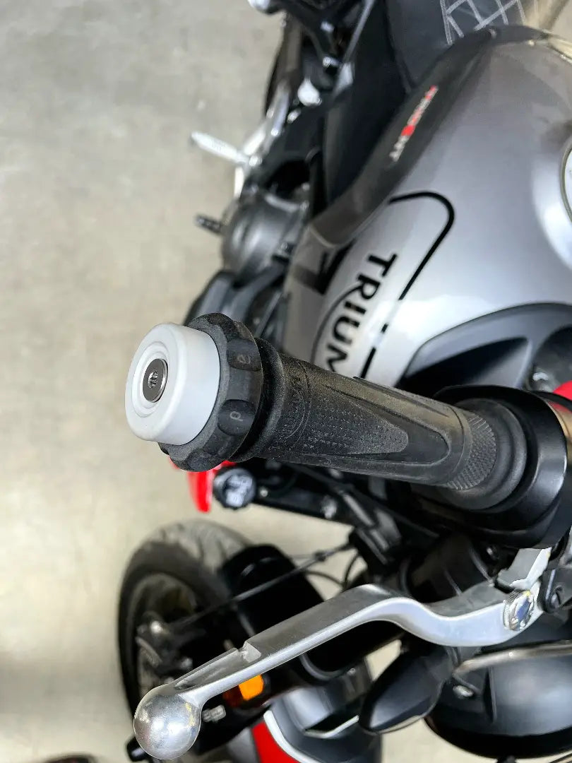 Easy Cruz cruise control mounted on Triumph Trident 660