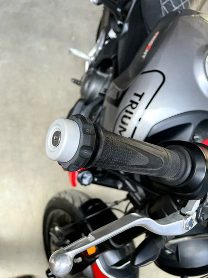 Easy Cruz cruise control mounted on Triumph Trident 660